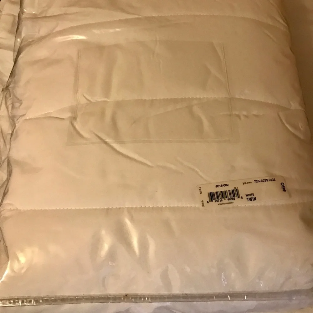 NWT JCPenney Home Waterproof Mattress Pad